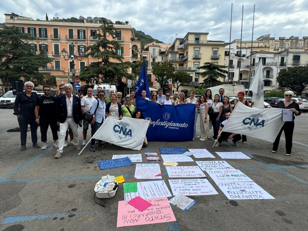 Abusivismo, a Salerno flash mob per sensibilizzare le istituzioni